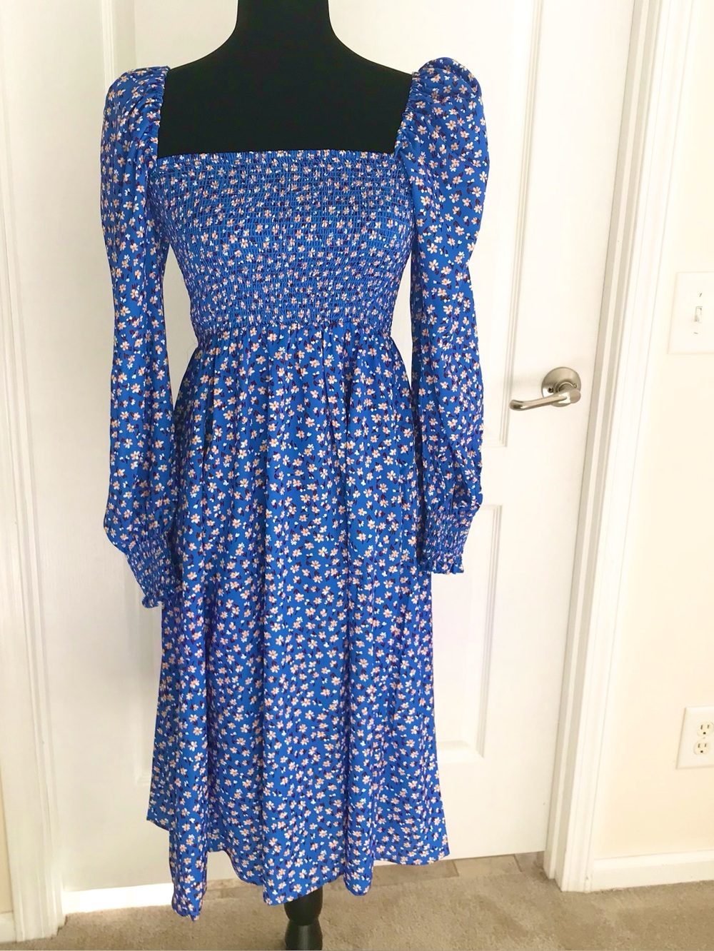 Few Moda Cornflower Blue Floral Smocked Long Sleeve Midi Dress, SzS, NWT